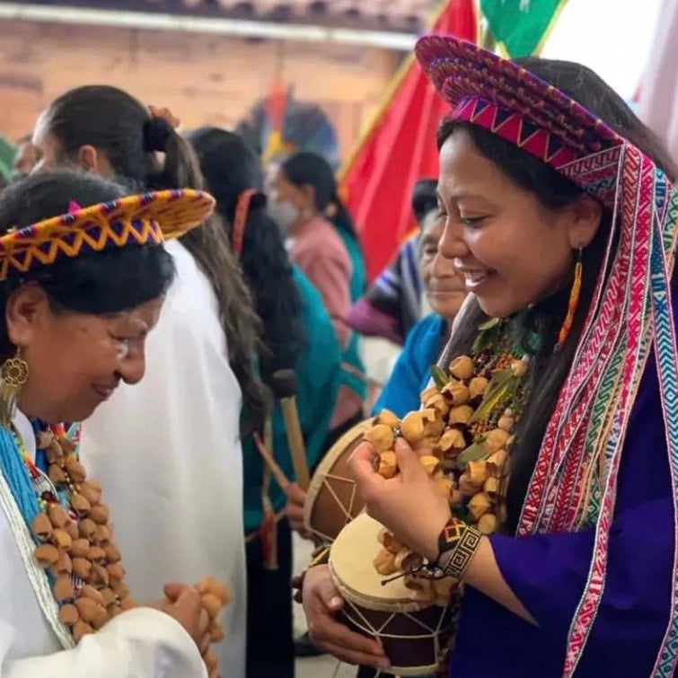 Benvenuti nel mondo di Volver Bags, dove tradizione e artigianato si incontrano nel cuore di Roma per raccontare storie di cultura, identità e passione.