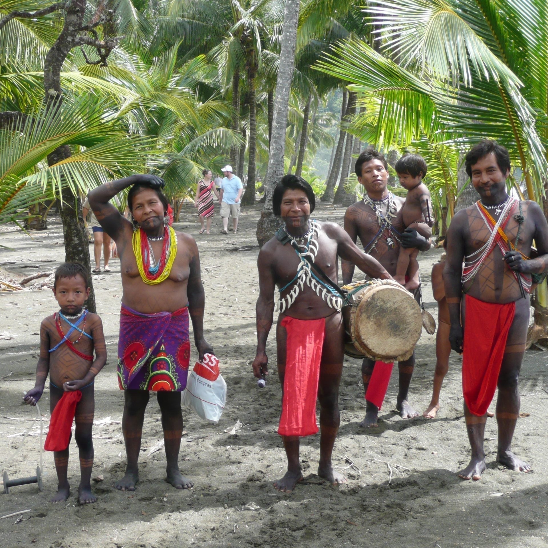 Emberá e Wounaan: Custodi di un'Arte Millenaria, Cuori della Colombia