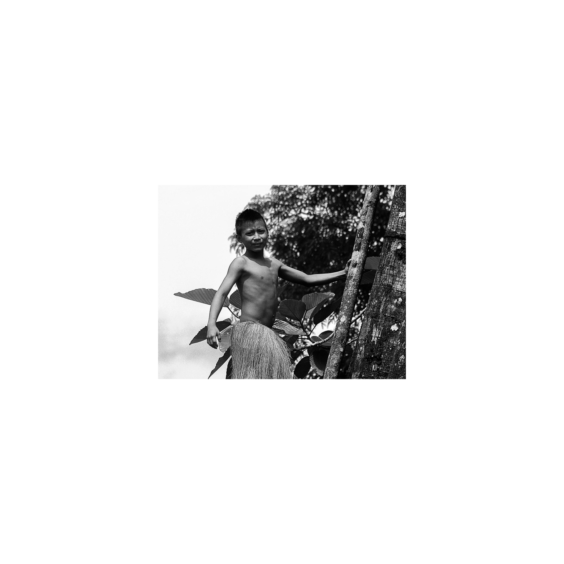 Ingine Uitoto e la Leticia Bag di Volver Bags in palma chambira