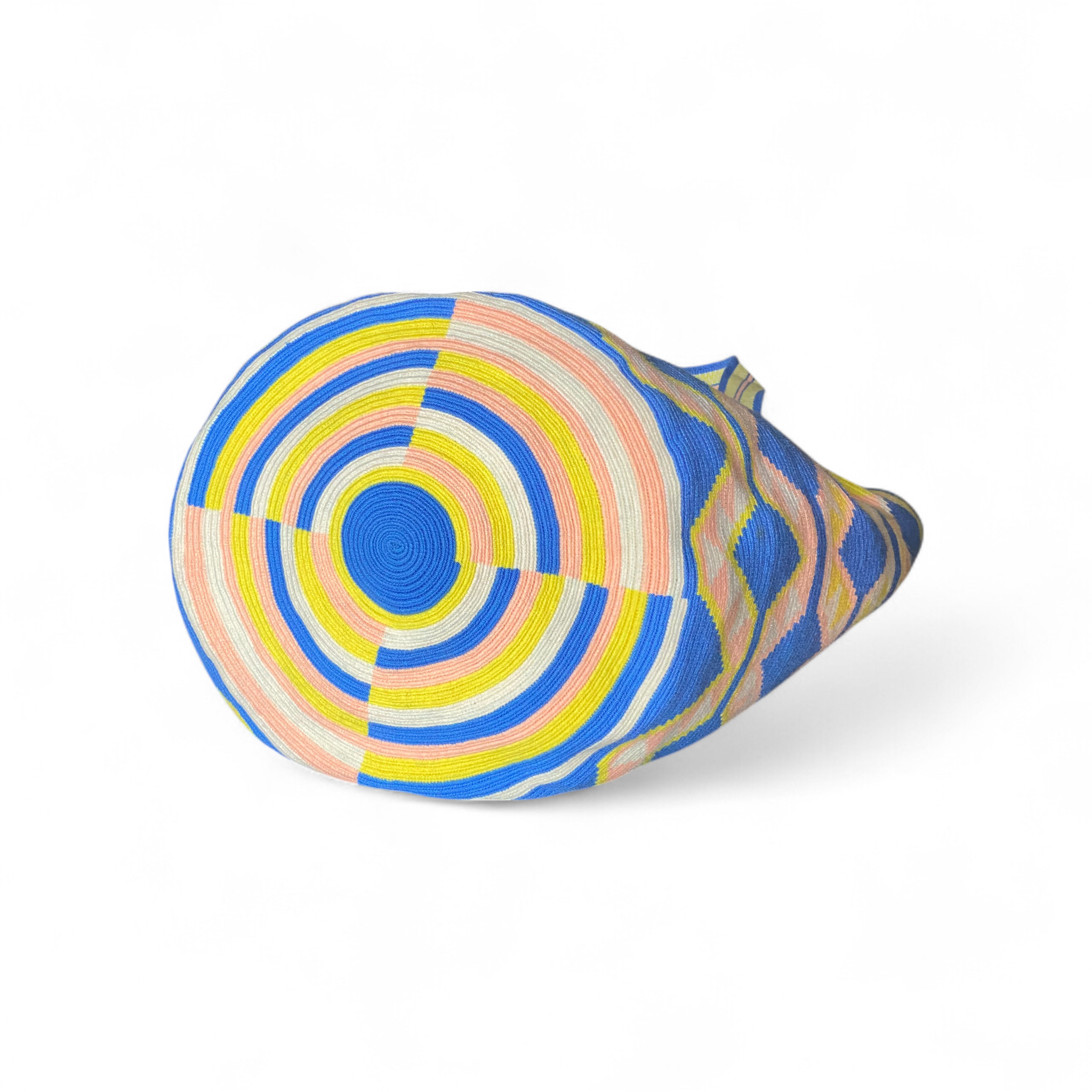 Dettaglio uncinetto base concentrica della Tote Bag Wayuu realizzata in Colombia