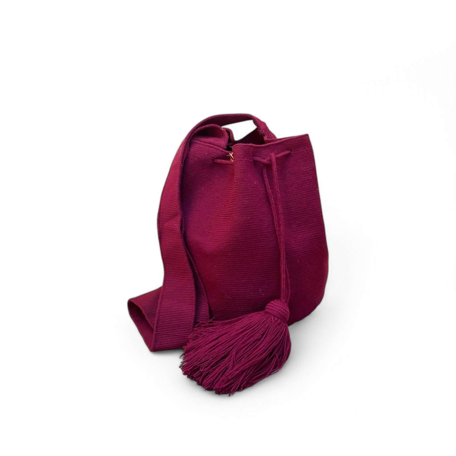 Mochila Wayùu Bordeaux, borsa secchiello artigianale, uncinetto in cotone color bordeaux, intrecciata a mano con motivi tradizionali colombiani