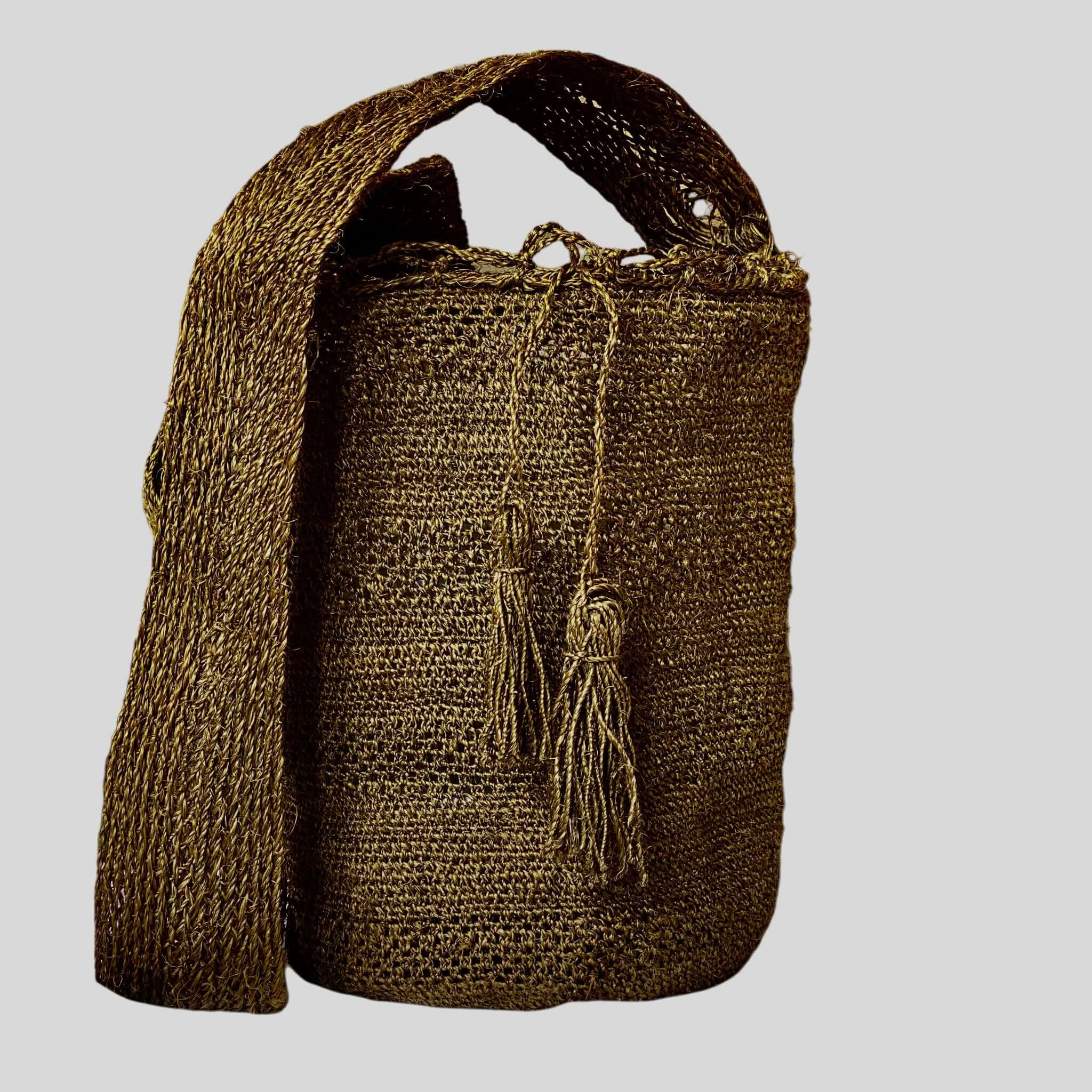 Borsa FIBI Verde Selva in fibra di fique intrecciata a mano, ispirata alla natura