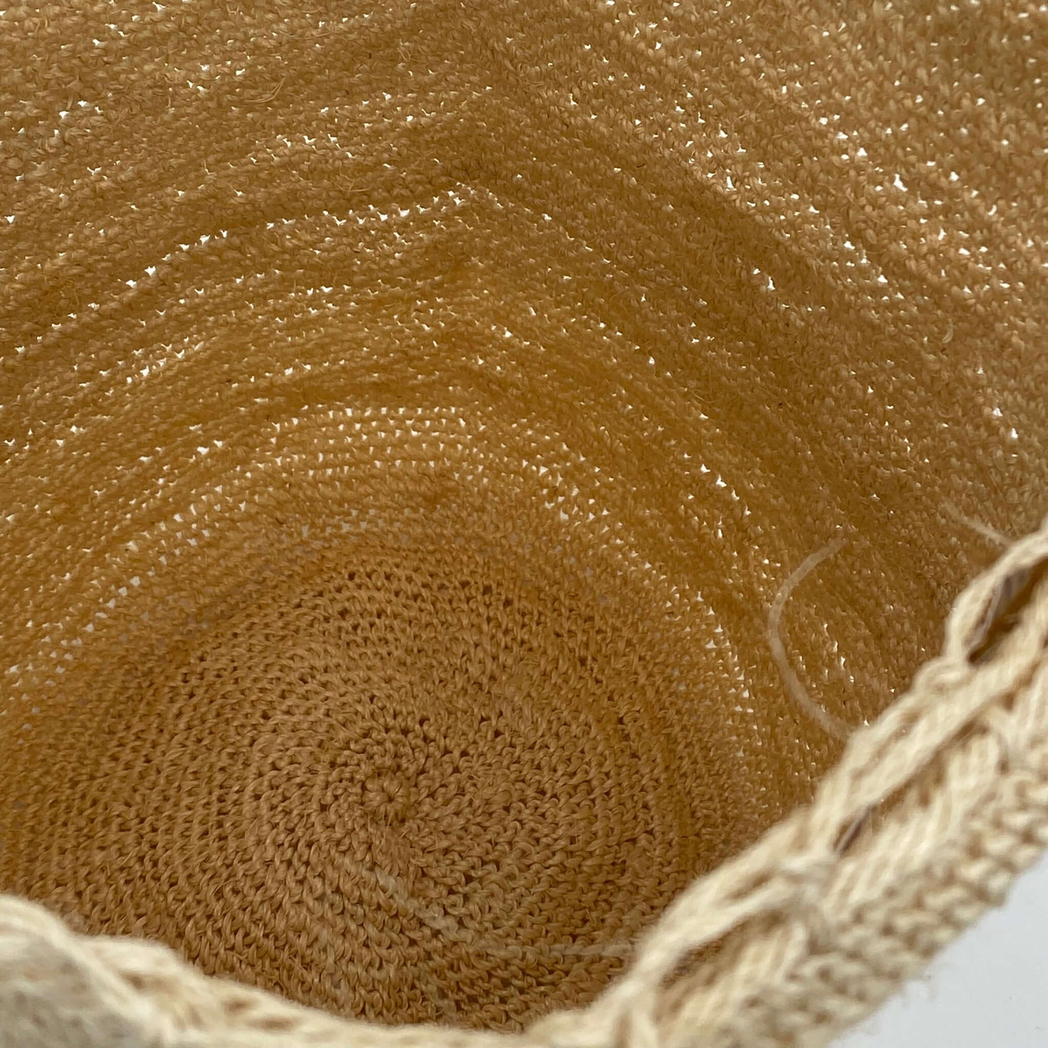 dettaglio interno della borsa in fibra naturale realizzato a mano in agave