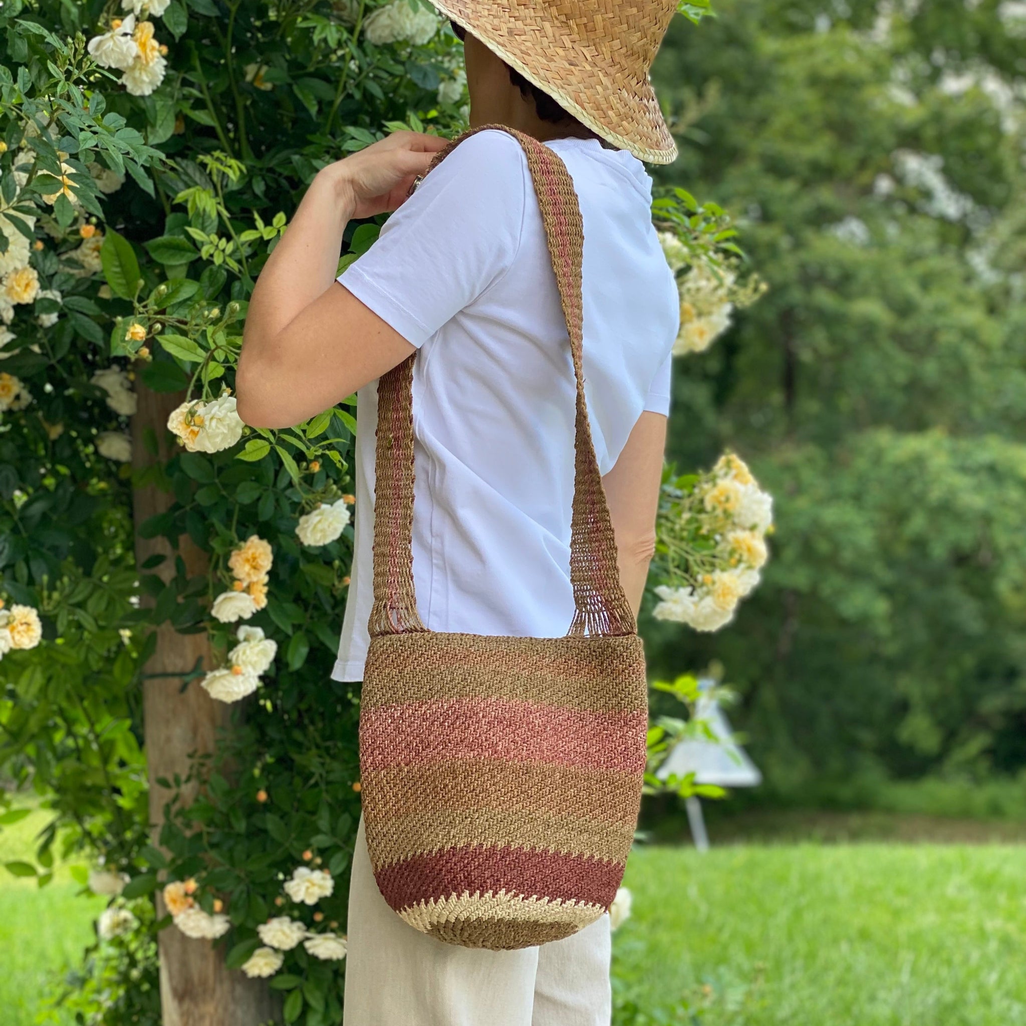 Leticia Bag Brownie in fibra naturale di palma chambira, realizzata a mano