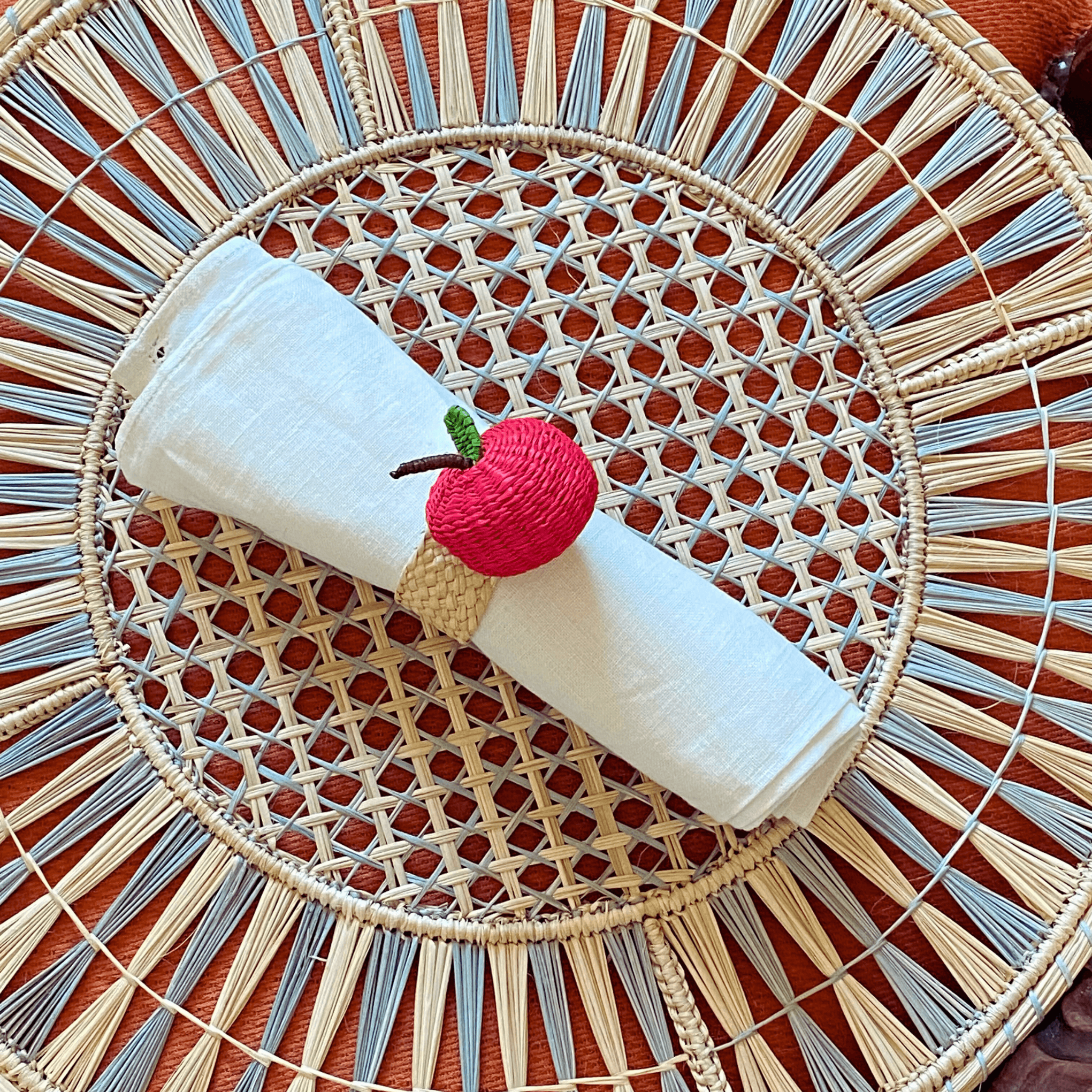 Portatovagliolo artigianale fibra naturale mela rossa