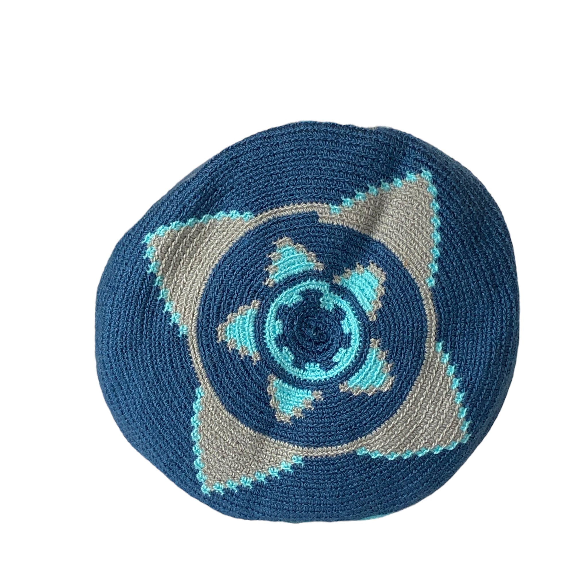 Dettaglio base delle borsa Wayuu Calipso: motivi geometrici blu e turchesi intrecciati a mano