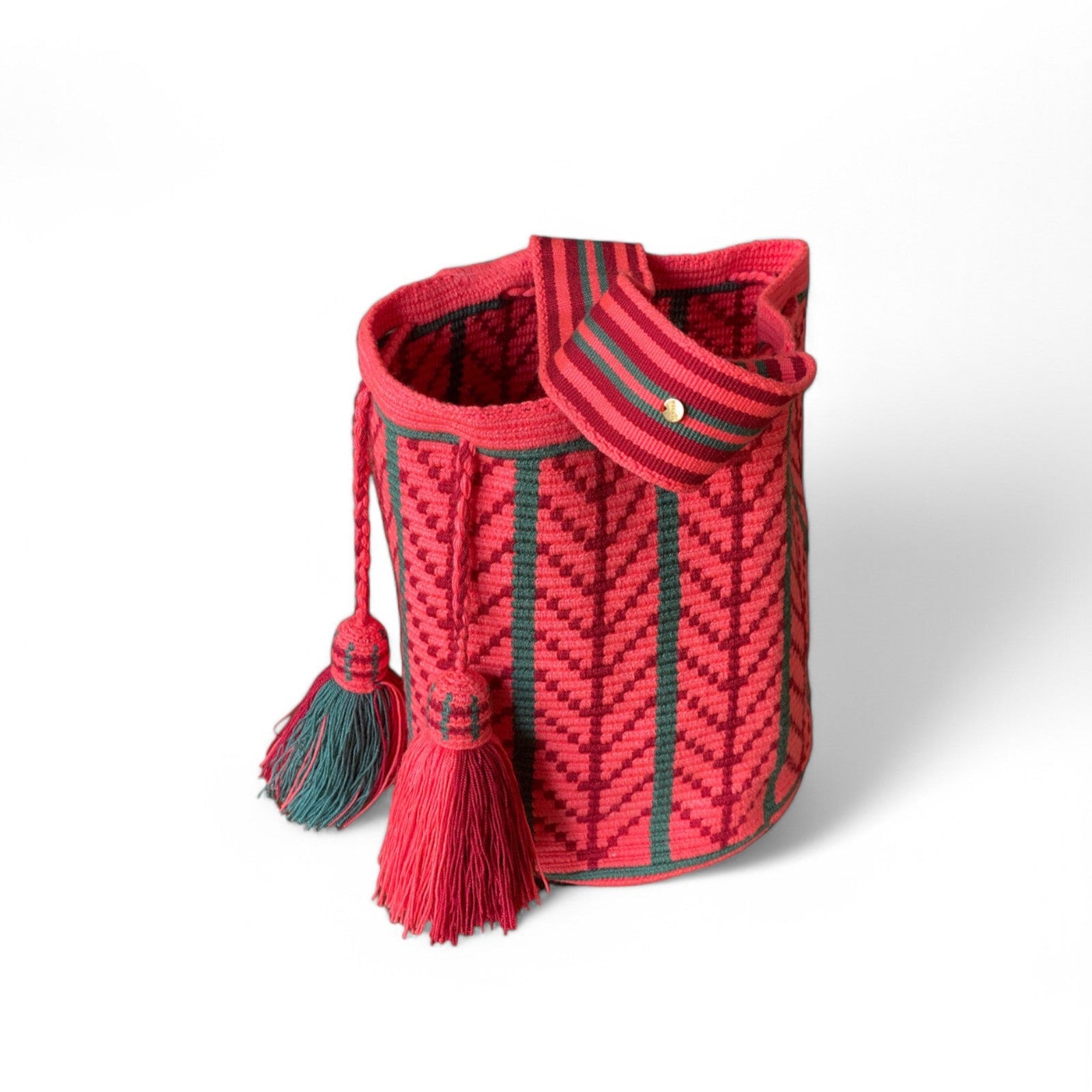 Mochila Wayuu San Fernando - Borsa artigianale arancione con motivi tradizionali verdi fatta a mano in Colombia