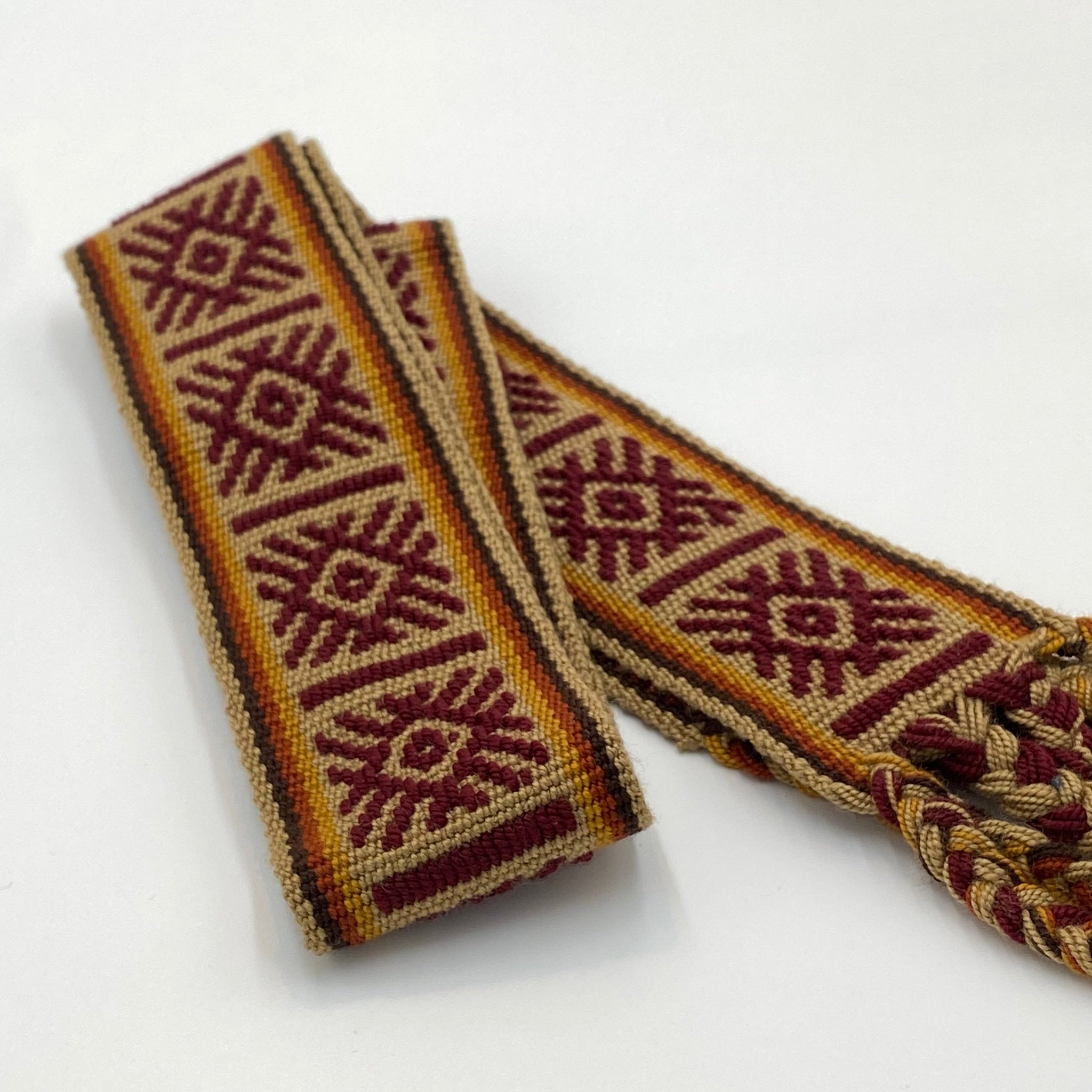 Cintura Kamëntsá artigianale beige, marrone e bordeaux intrecciata a mano – Volver Bags