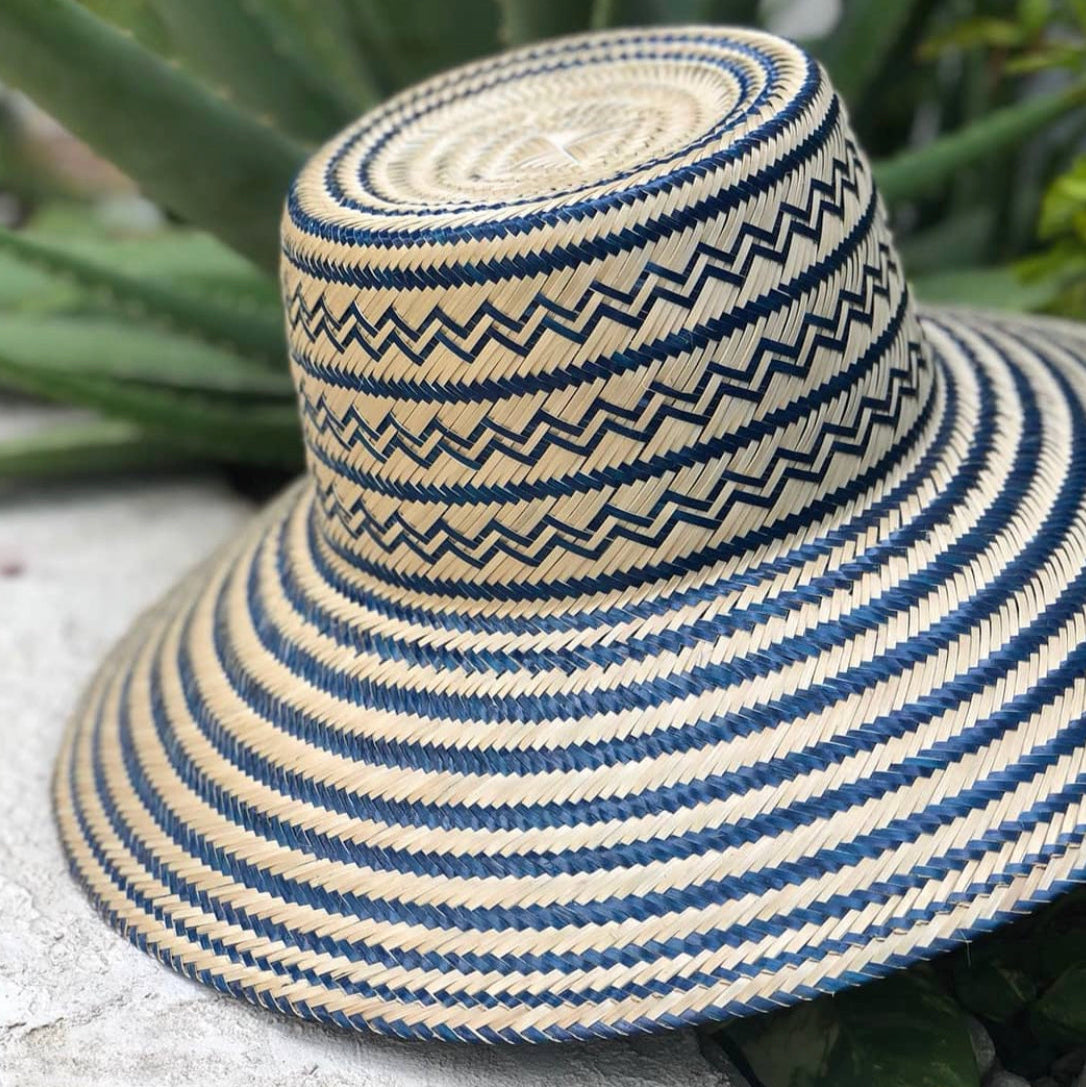 Cappello da sole Wayùu, realizzato a mano con fibra naturale, design tradizionale delle comunità indigene colombiane