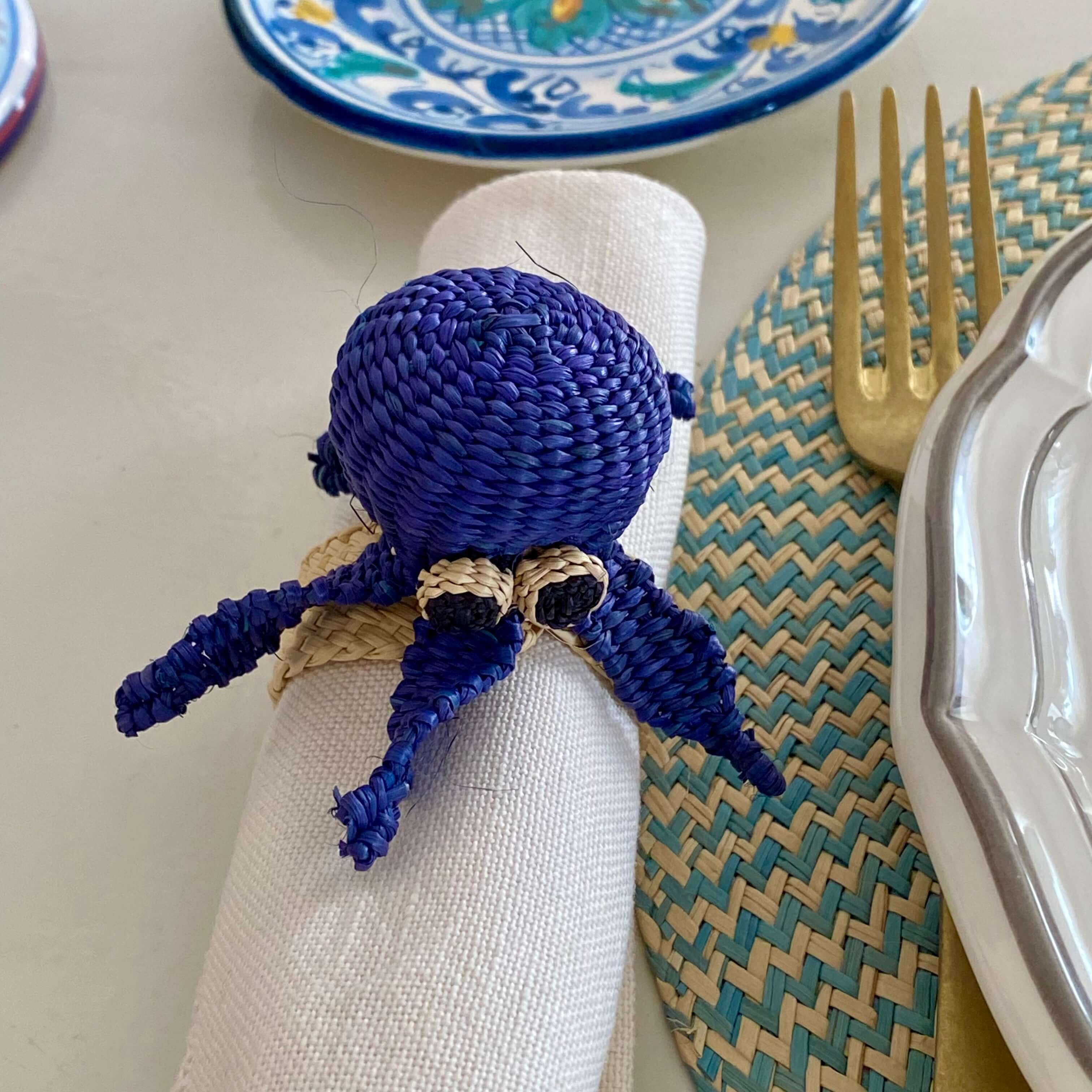 Portatovagliolo artigianale a forma di polpo in palma Iraca – Volver Bags