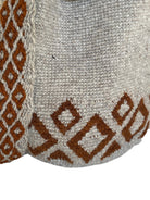 Sierra Bag, borsa secchiello artigianale, all' uncinetto, in pura lana tessuta a mano dalle donne indigene delle Ande colombiane. Grigio e marrone