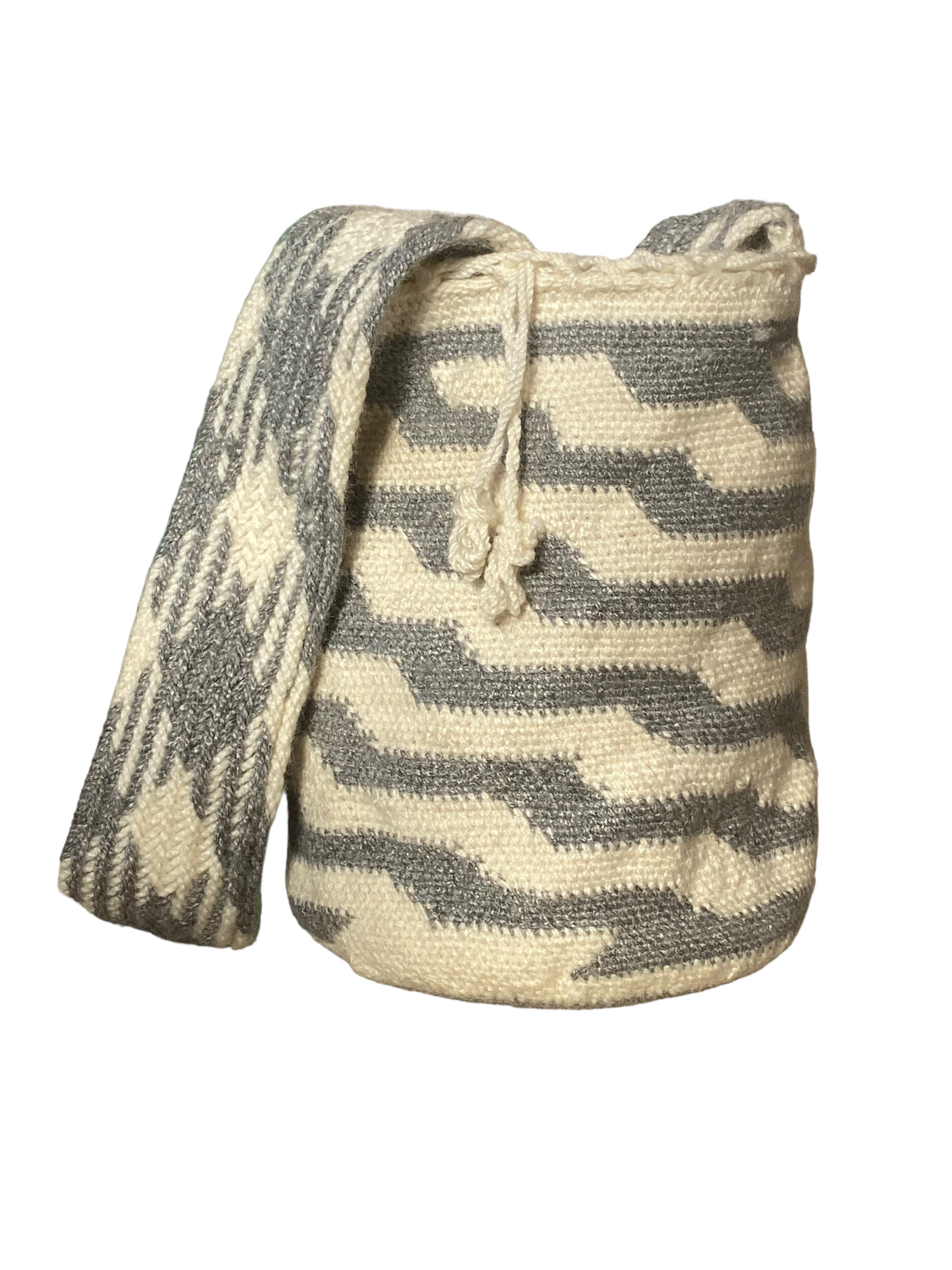 Borsa secchiello artigianale in pura lana tessuta a mano dalle donne indigene delle Ande colombiane. Morbida bianco e grigio. Ecologica