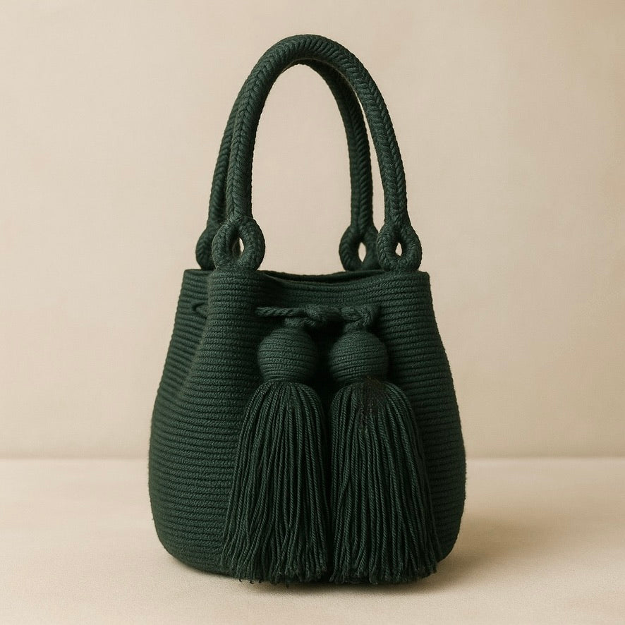 Mini borsa da sera verde bosco Volverina Selva, fatta a mano dalle artigiane Wayuu in Colombia

