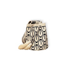 Borsa Wayuu bianco e nero fatta a mano con uncinetto, bianco e nera con nappine e tracolla lavorata al telaio a mano