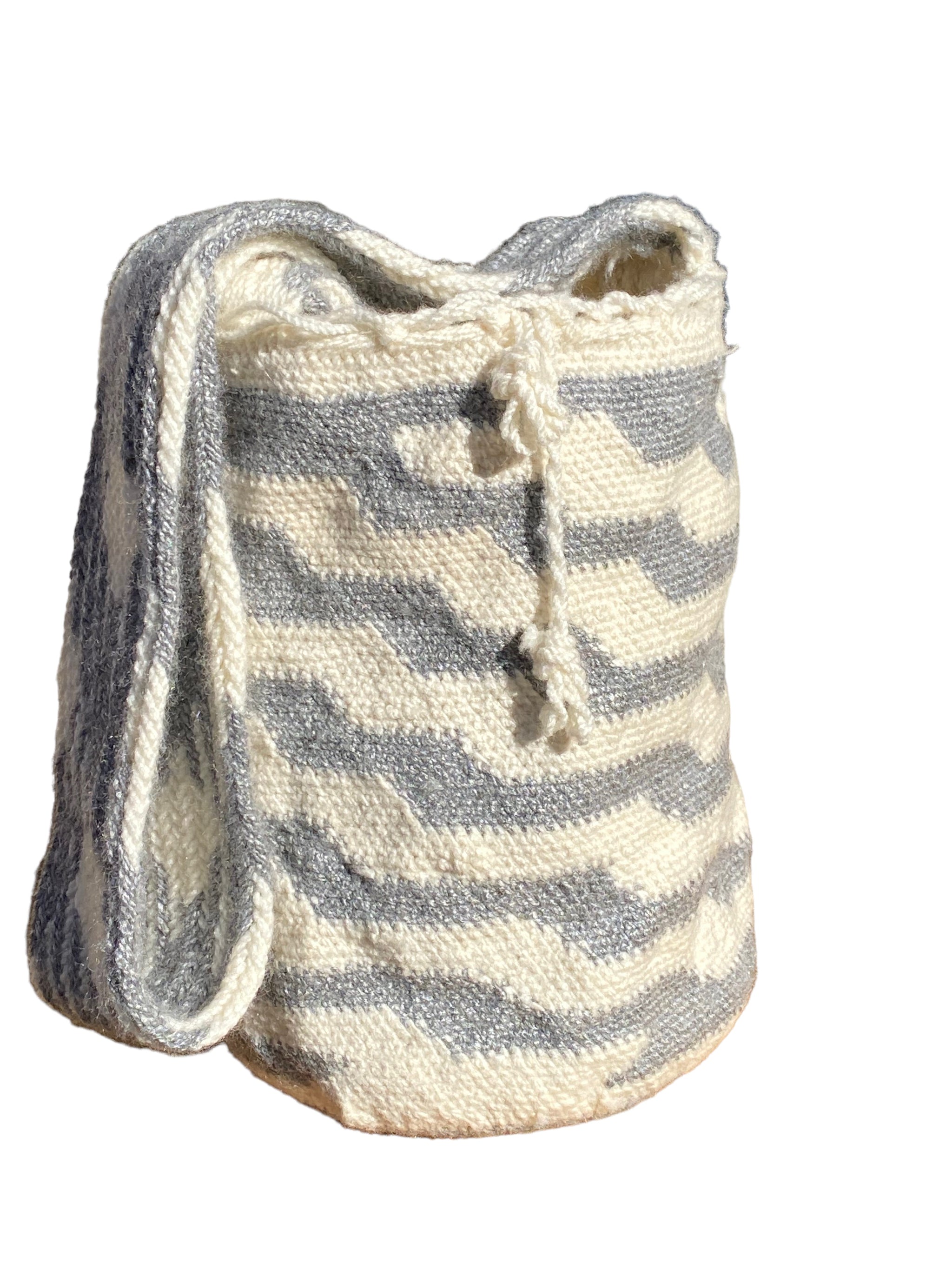 Sierra Bags, Borsa a secchiello , artigianale in pura lana tessuta a mano dalle donne indigene delle Ande colombiane. Bianco e grigio. Morbida e naturale