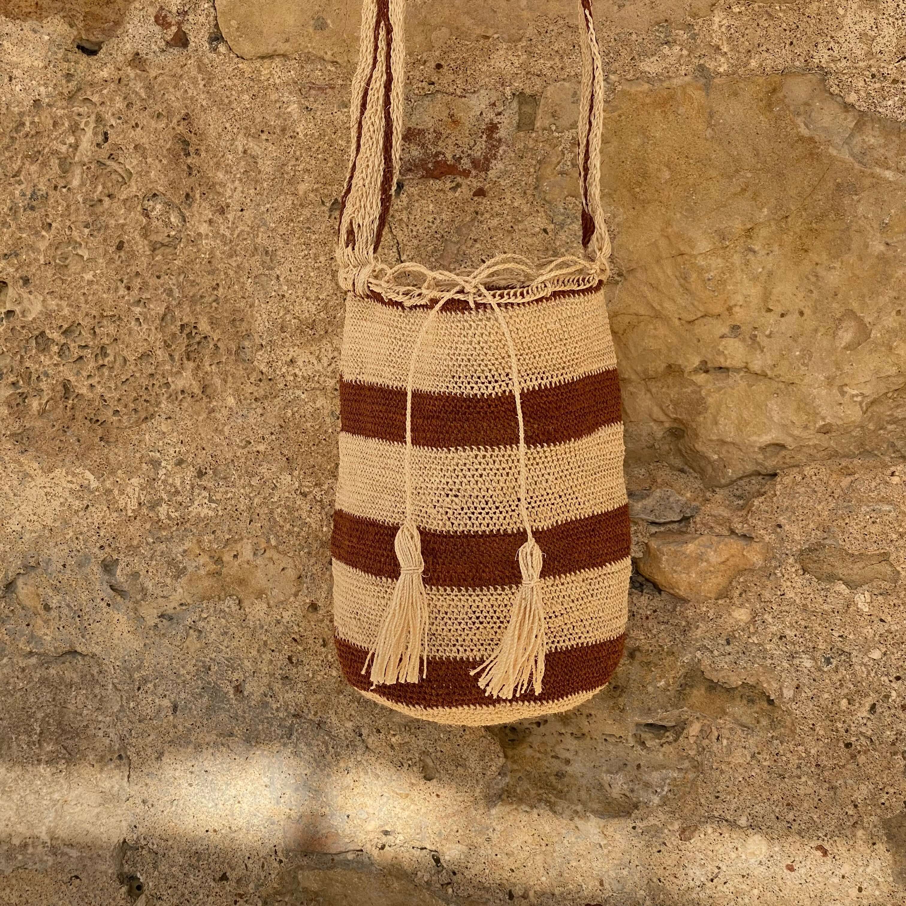 FIBI Bag Cedro S – borsa etica e sostenibile in fique con pattern a righe, fatta a mano