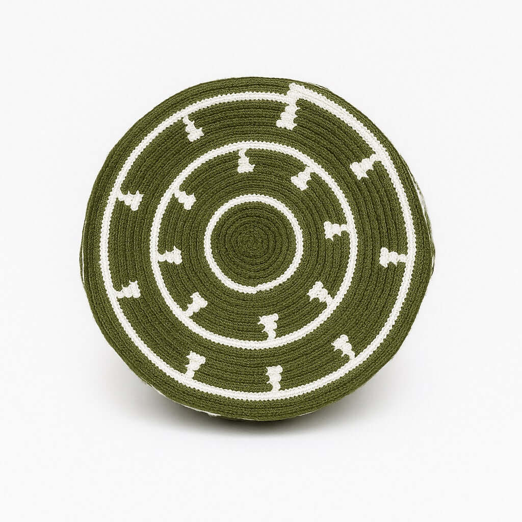 fondo della borsa artigianale verde con elementi geometrici bianchi a raggiera . 