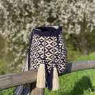 Borsa etnica capiente e sofisticata, ideale per ogni stagione e outfit quotidiano.
