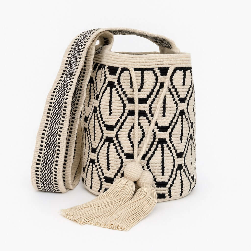 borsa con tracolla e nappine, Mochila Wayuu bianco e nero di dimensioni compatte 
