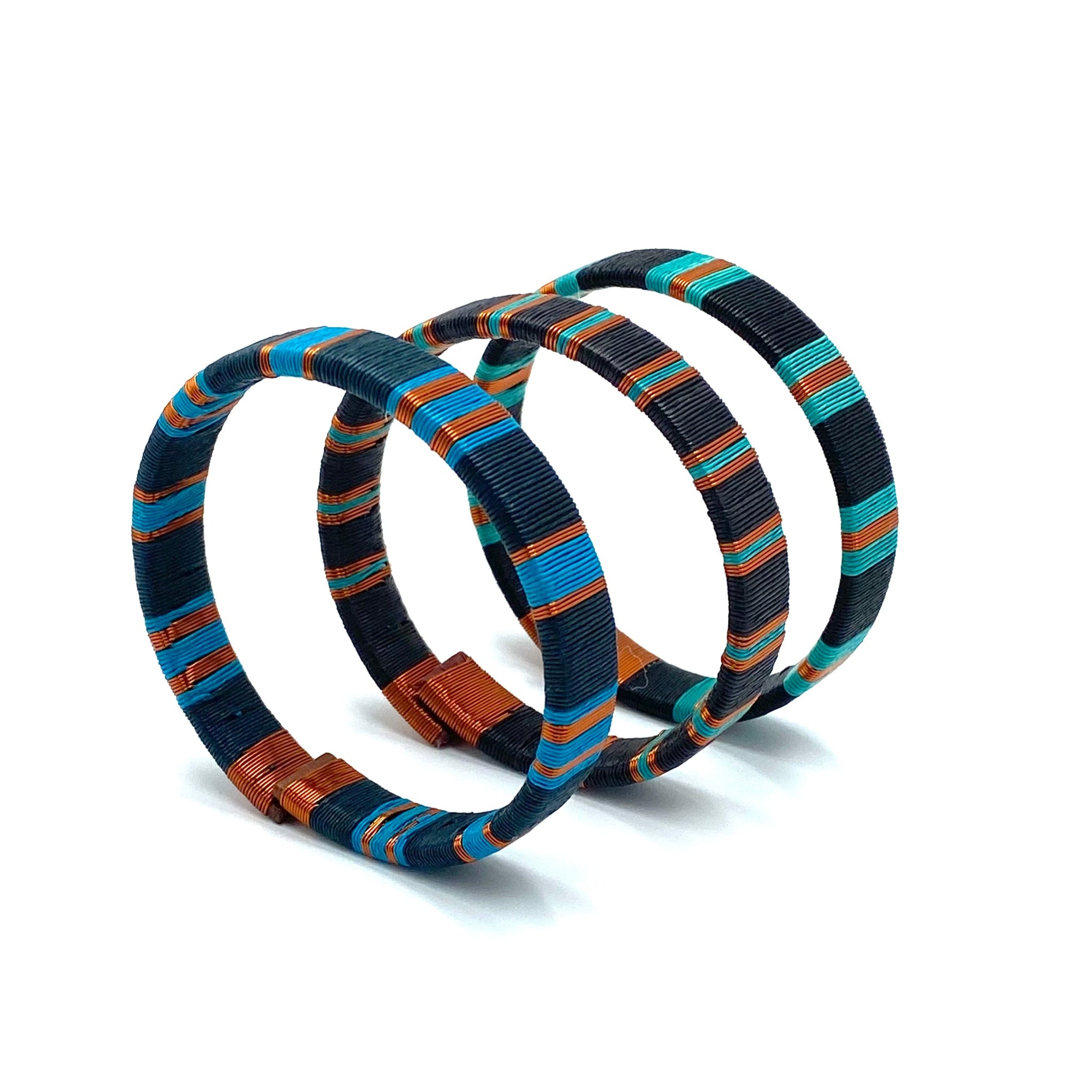 Bracciale artigianale in fibra di palma Werrengue fatto a mano in Colombia
