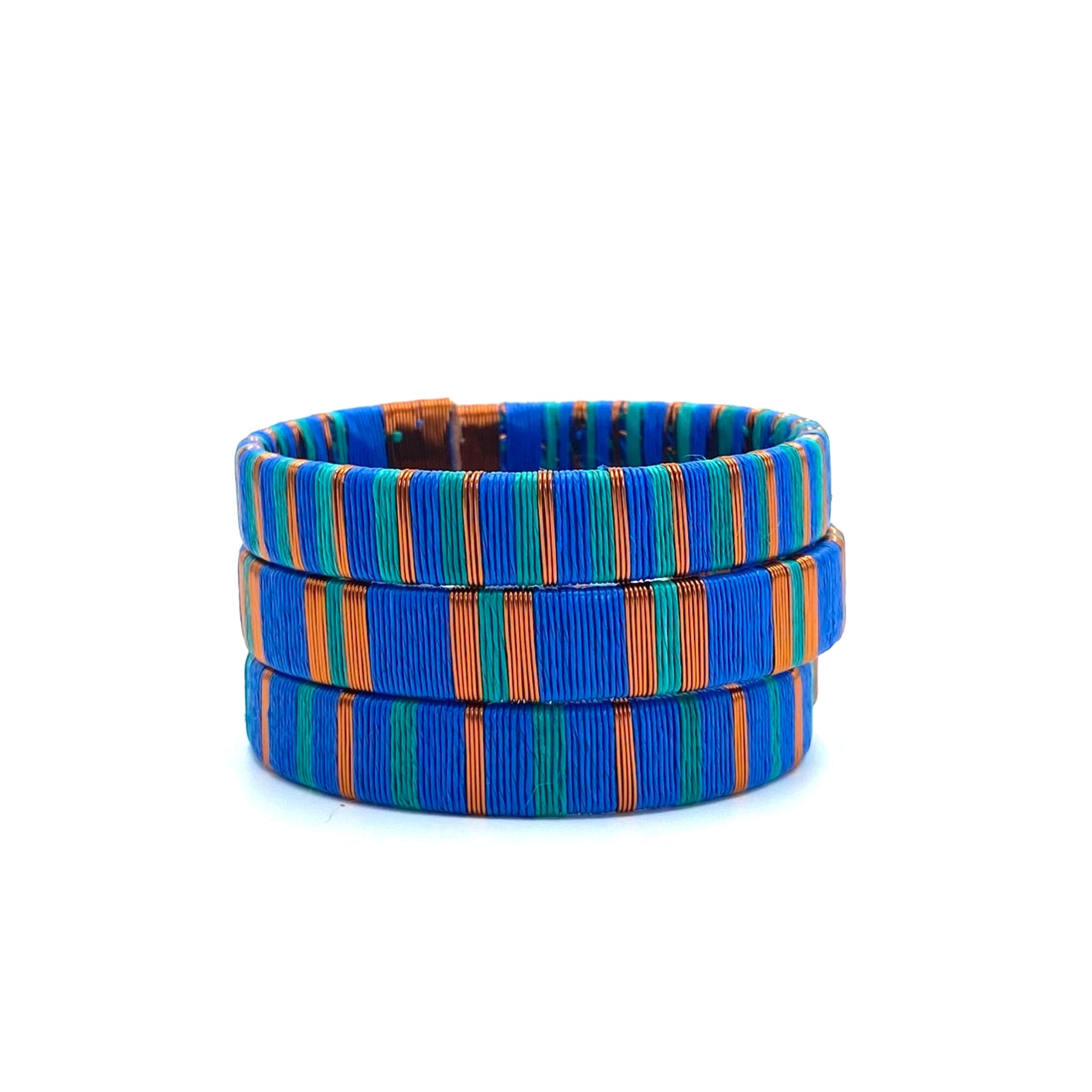 Bracciale aperto regolabile intrecciato in fibra naturale e rame – Volver Bags
