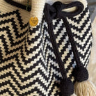 dettaglio trama intrecciata della borsa Wayuu Estelita Zafira bianco e nero