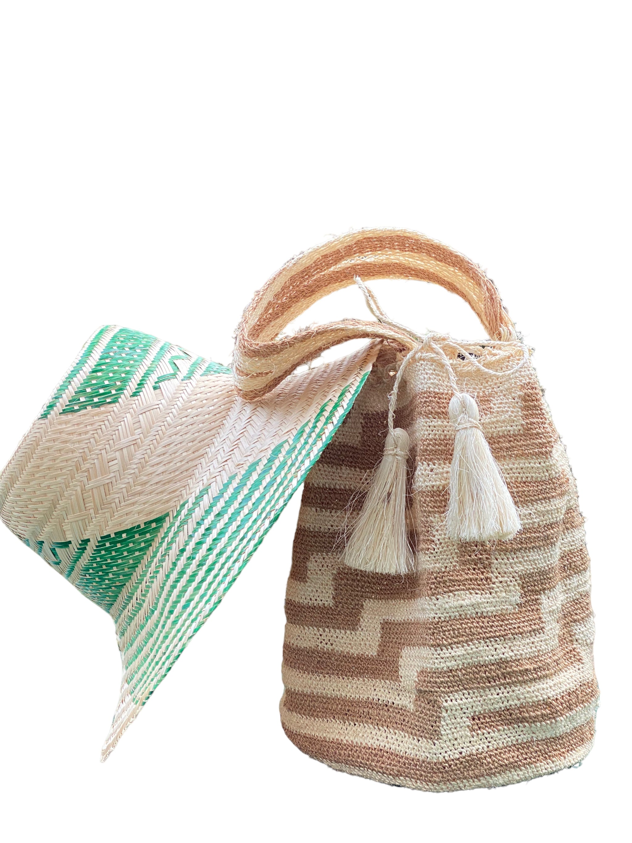 Cappello da sole Wayuu artigianale, realizzato a mano in fibra naturale con design tradizionale delle comunità indigene colombiane – VolverBags