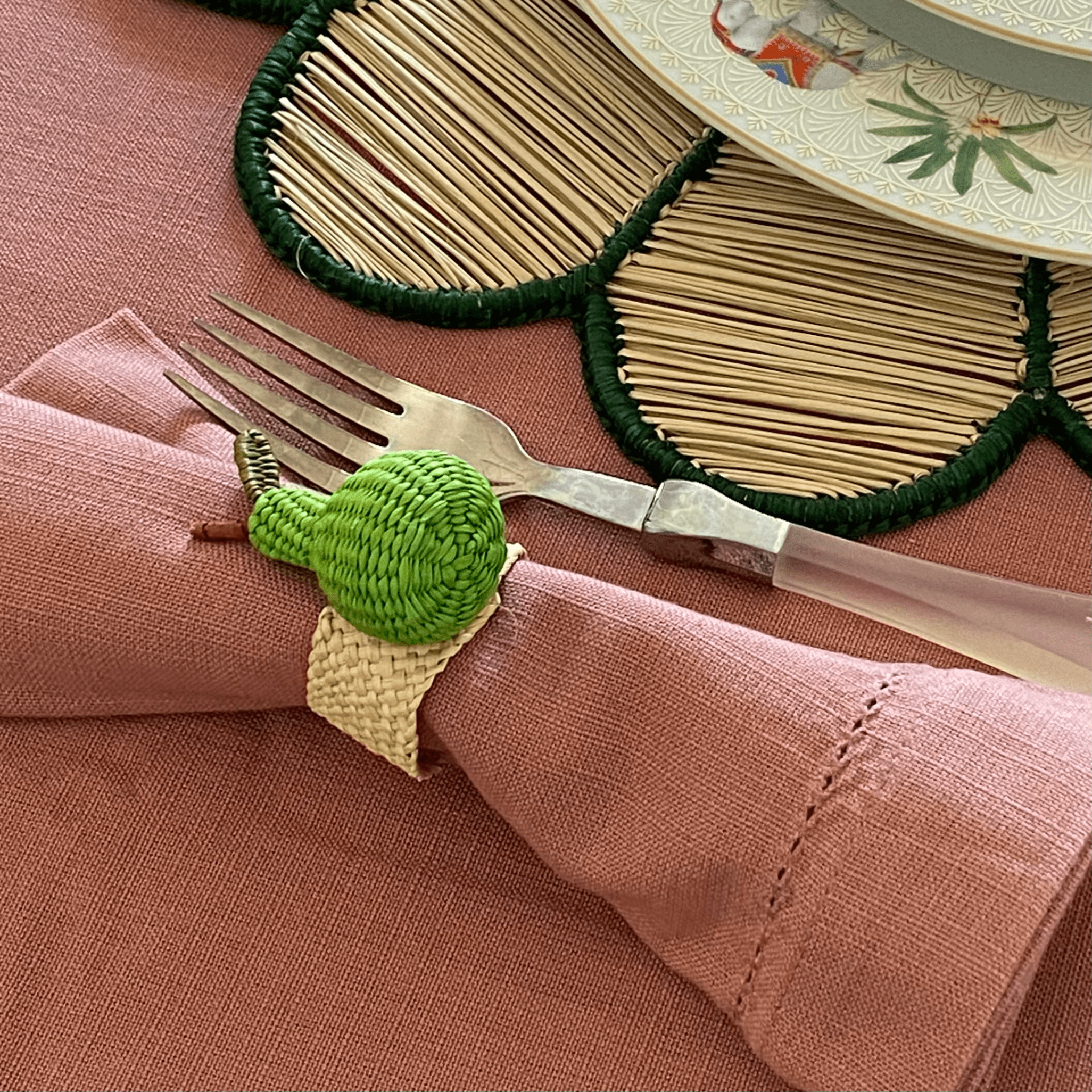 Decorazione tavola con portatovagliolo pera artigianale , tavola apparecchiata